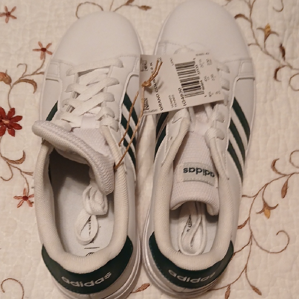 Adidas Kids Sneaker Leather Size 5 Stripes Are Dark Green